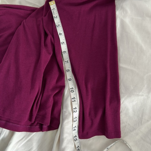 Old Navy long sleeves, T shirt for women size XL. 1 Black, and 1 Wine colour. - Picture 8 of 10
